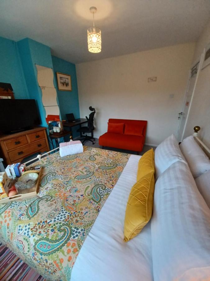 Stunning Homestay In Wolverhampton Bushbury Exterior foto